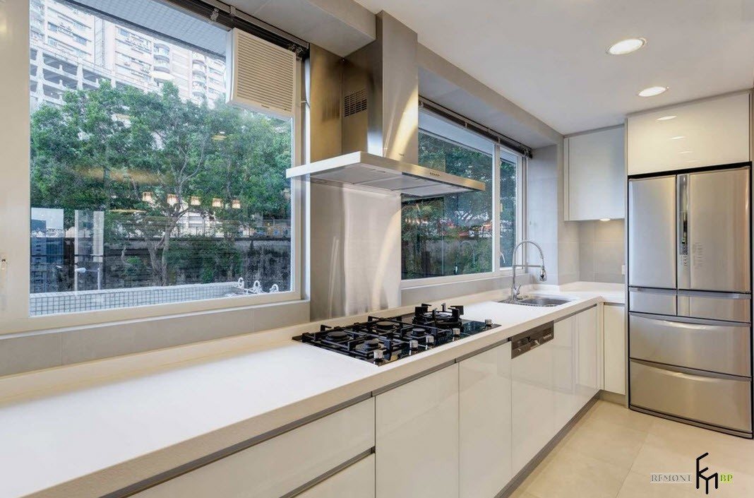Дизайн кухни в современном стиле в частном доме с окном фото дизайн